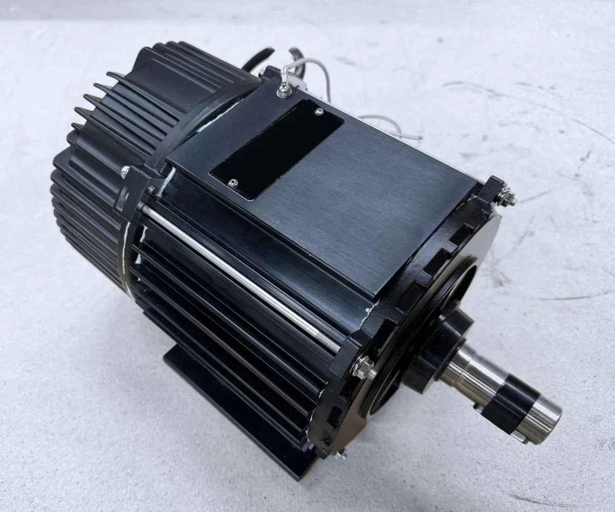 1.1 kW EC motor with integrated electronics, foot-mounted, shaft with keyway
