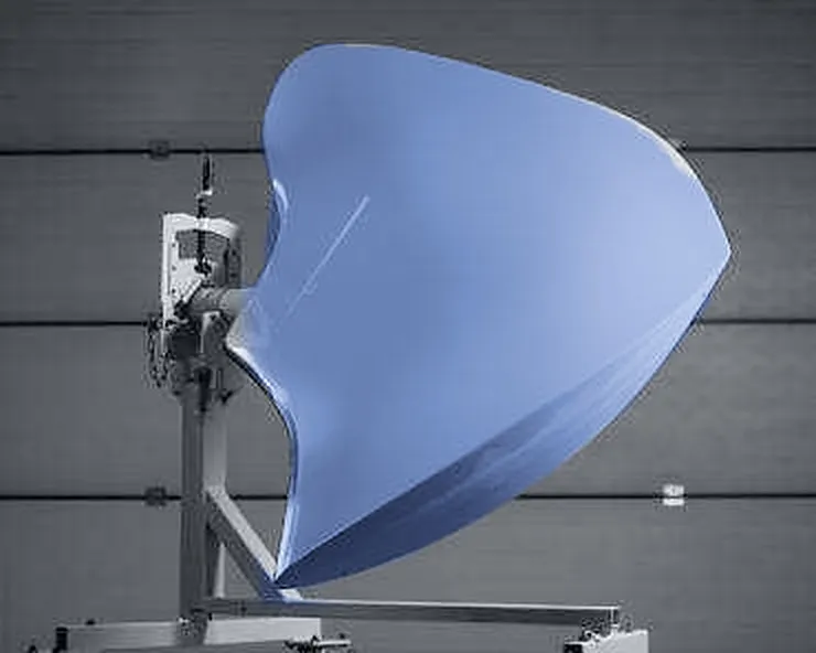 Wide FRP fan blade, profile (14), on an assembly stand