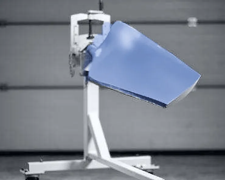 FRP fan blade, profile (5), with a slightly twisted shape